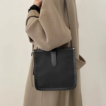 Дамска чанта-тоут голям капацитет от изкуствена кожа, луксозна дамска чанта, Нови модни дизайнерски прости дамски чанти за пазаруване Изображение