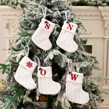 Нови бели възли Коледни чорапи, Украсени Коледно окачване под формата на коледни елхи, Бродирани Вълнени чорапи с главни букви Изображение