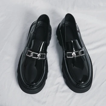 Черни мъжки лоферы от лачена кожа на платформа, без шнур, с кръгло бомбе, Однотонная бизнес луксозни обувки, Безплатна доставка, Размер 38-45 Изображение