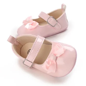 Обувки за кръщението на принцеса за момиченца, мека подметка, от изкуствена кожа, сладък балет апартаменти с хубав лък на лента, нескользящая обувки за бебета, бебешко кошче (безплатно) Изображение
