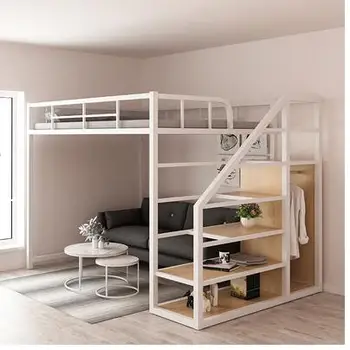 Желязна повдигнати легло е едно апартамент, разположен на последния етаж спестявайки пространство двуетажно апартамент в тавана на високо и ниско легло с желязна рамка Изображение