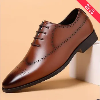 Есен нова мъжки обувки големи размери, официалната обувки с дърворезба, 2023 г., когато кожени обувки от парченцата с появата на кант за мъже, сватбени обувки Изображение